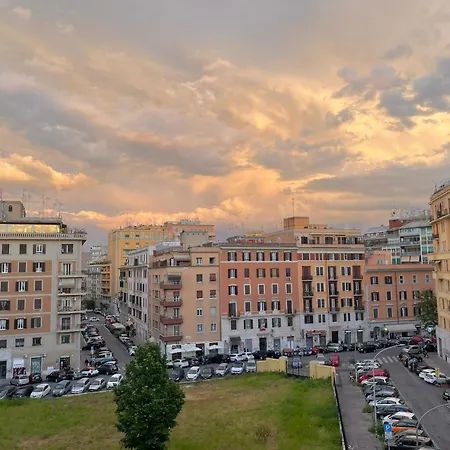 Sunrise House - San Giovanni ローマ